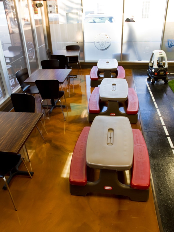 3 tables for adults and 3 tables for children in the dining area